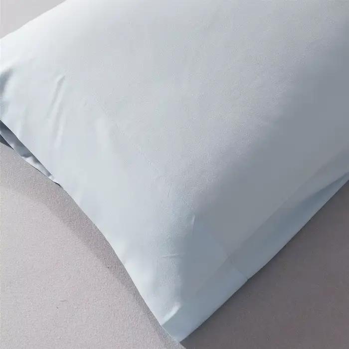 Taie d'oreiller luxueuse de couleur unie