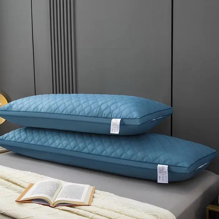 Coussin long bleu pour la maison
