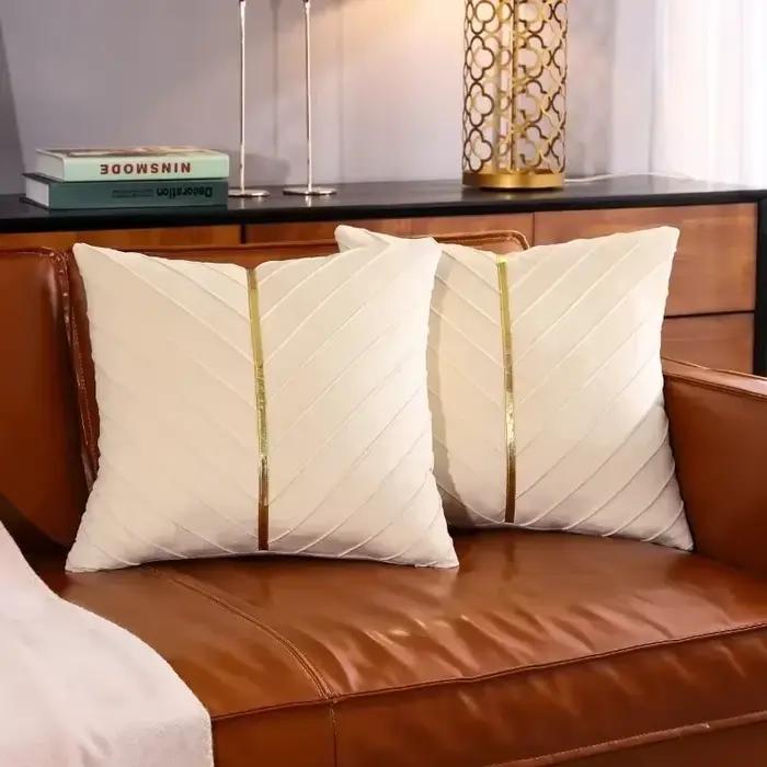 Housses de coussin en velours avec cuir doré