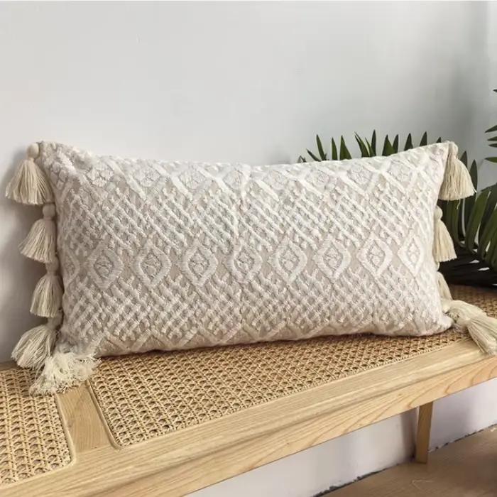 Juste de coussin florale brodée style bohème