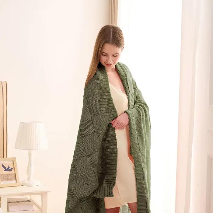 Couverture en tricot de couleur unie