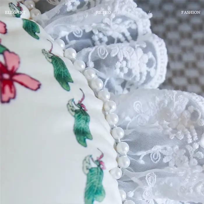 Juste de coussin en dentelle perlée