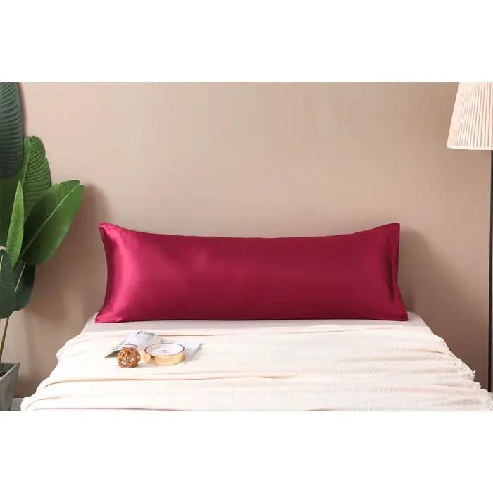 Housse de coussin en satin avec fermeture d'enveloppe