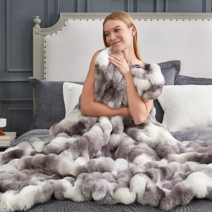 Couverture confortable en fausse fourrure Bliss pour canapé, couverture à bulles épaisse en peluche douce et pelucheuse pour canapé, chambre à coucher, salon