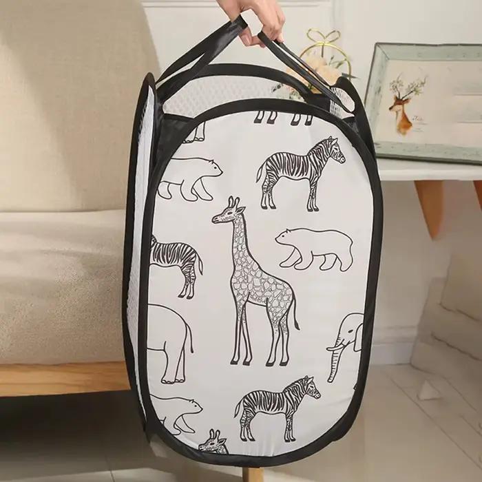 Mir de rangement pour vêtements sales à la maison