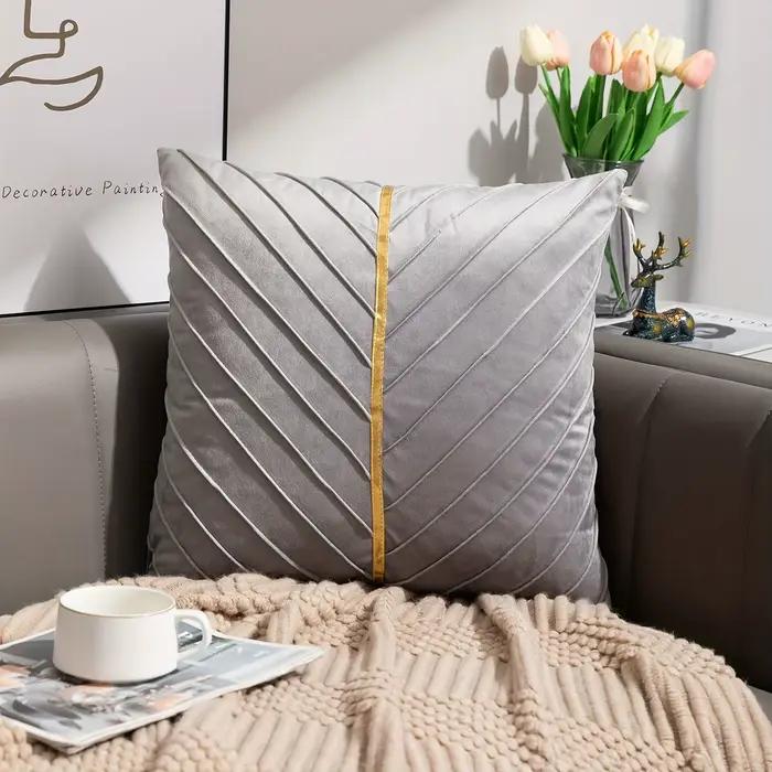 Housse de coussin carrée en velours doré gaufré