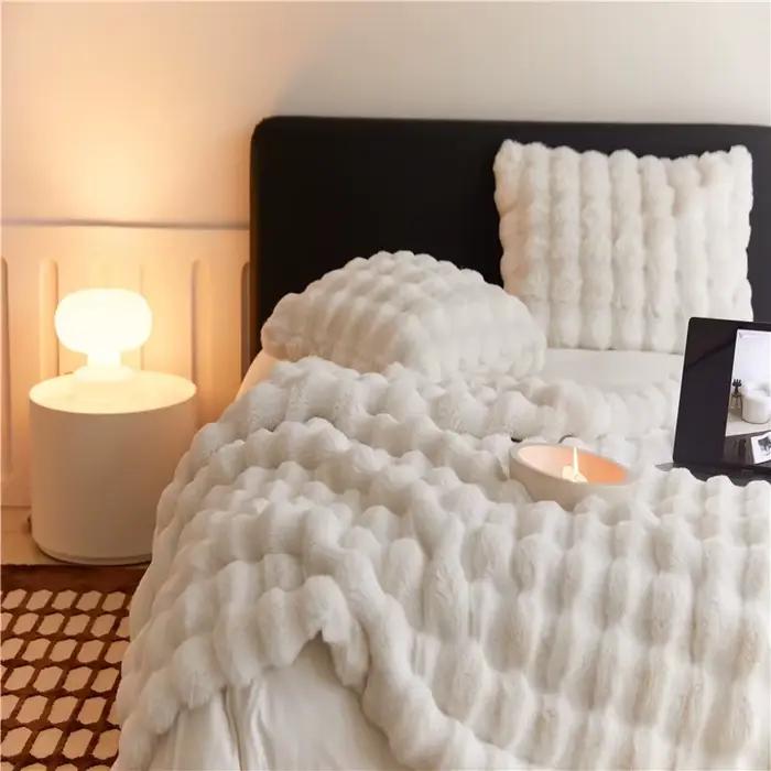 Couverture de Luxe en Fausse Fourrure de Lapin