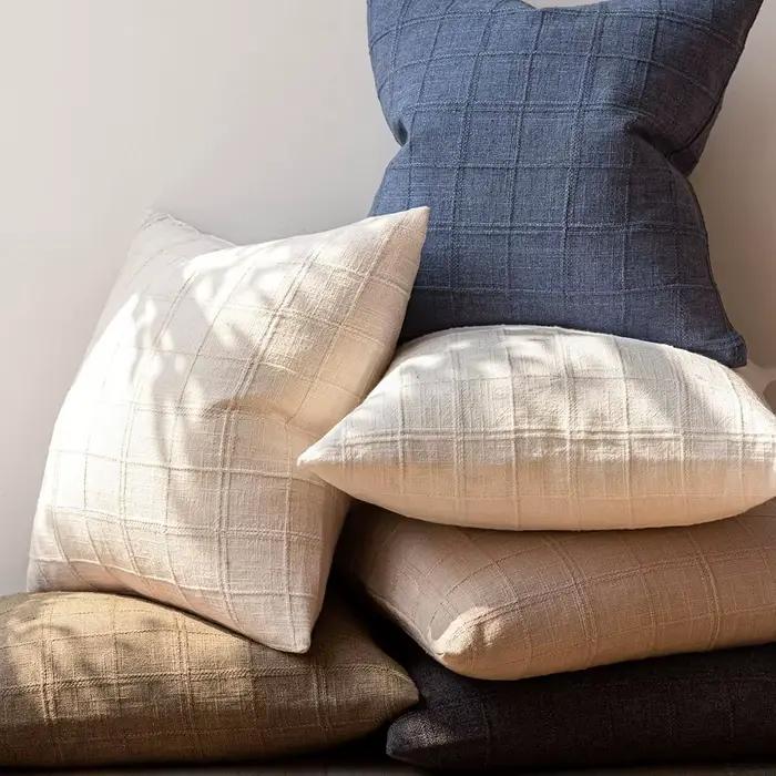 Housses de coussin en lin beige à carreaux