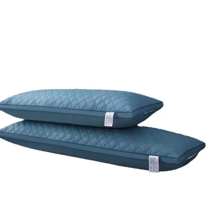 Coussin long bleu pour la maison