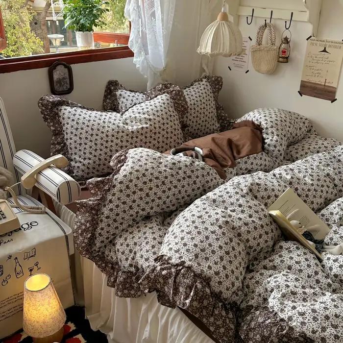 Parure de lit Princesse Ins 2026 – Motifs floraux vintage français, dentelle et volants – Housse de couette et taies d'oreiller pour chambre à coucher