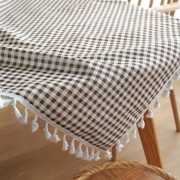Petite nappe fraîche à carreaux nordique avec ourlet en dentelle