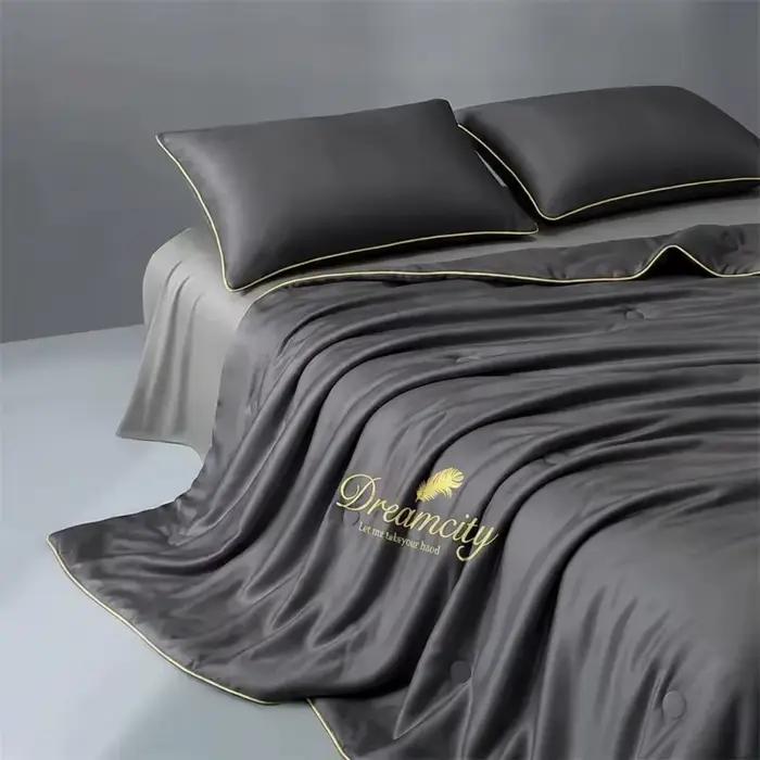 Couette d'été rose, couverture matelassée légère à motifs floraux