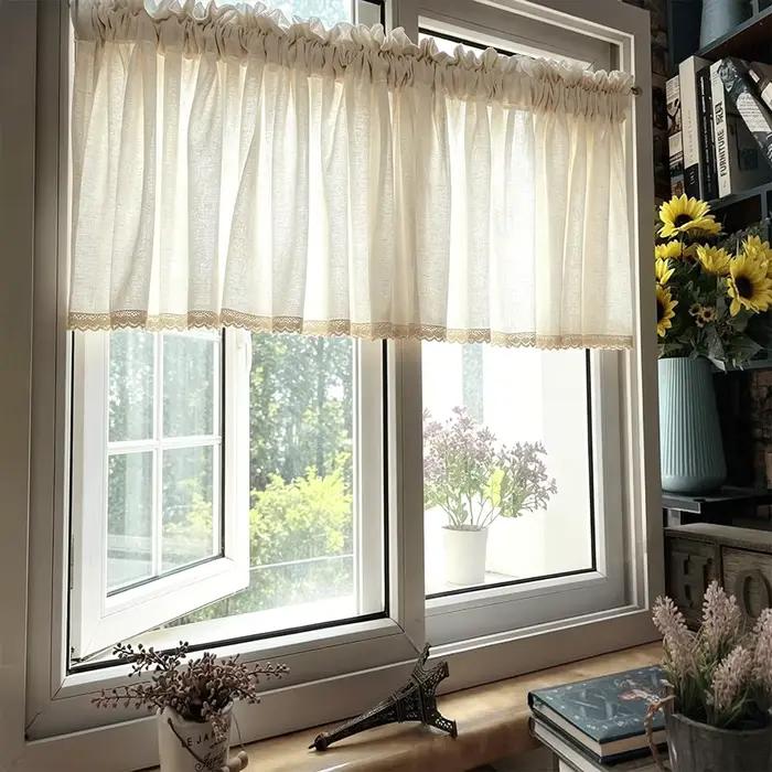 Les rideaux en lin et dentelle transparents conviennent à la décoration des fenêtres de la cuisine