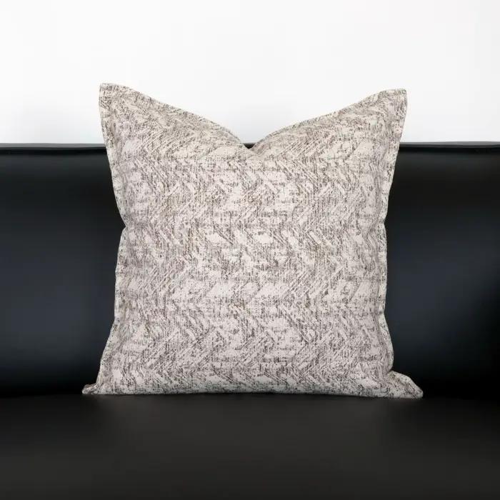 Housse de coussin texturée jacquard beige taupe neutre