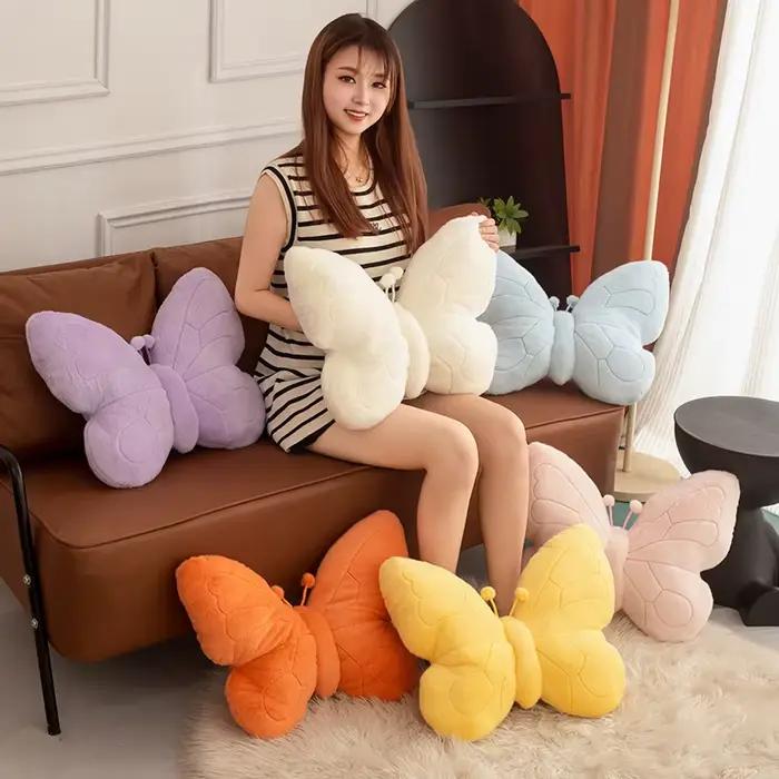 Joli oreiller papillon coloré, jouets en peluche, coussin de canapé en peluche en coton confortable, décoration de maison mignonne, cadeau d'anniversaire pour amis