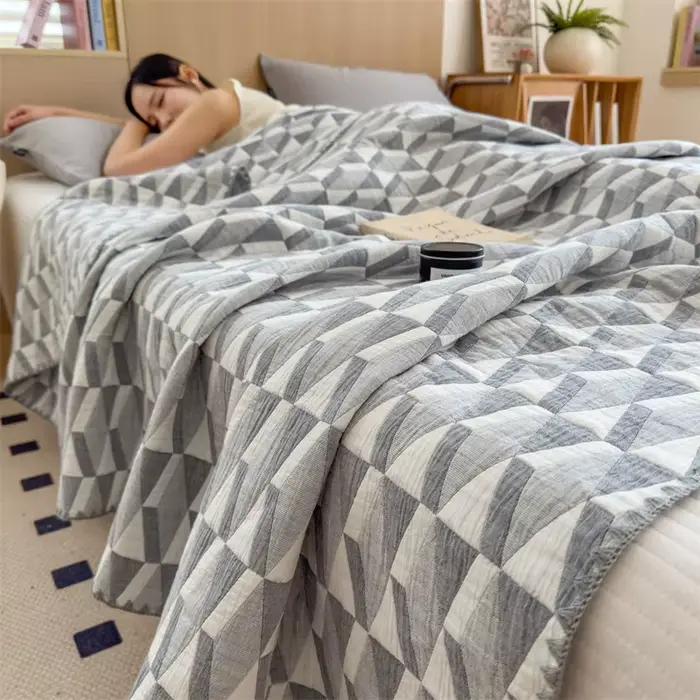 Couverture en gaze de coton 1 pièce, couette matelassée douce à rayures florales, couette de climatisation, housse de lit grise, couvre-lit pour la maison