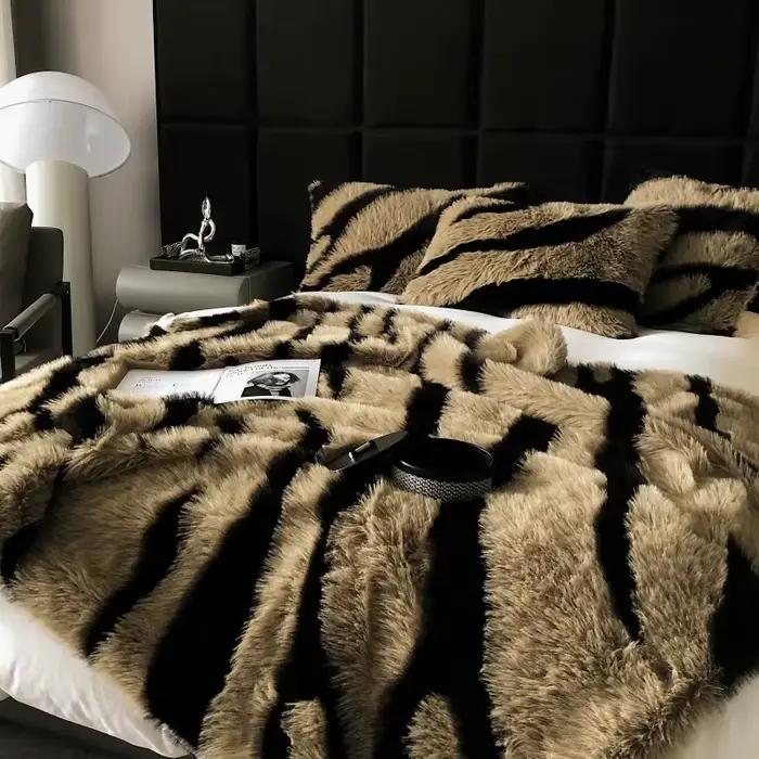 Couverture de Luxe en Fausse Fourrure de Renard