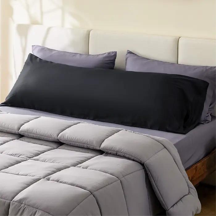 Housse de coussin en satin avec fermeture d'enveloppe