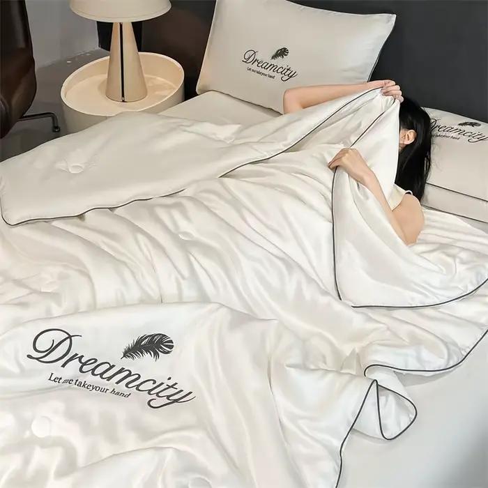 Couette d'été rose, couverture matelassée légère à motifs floraux