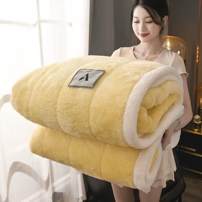 Couvertures d'hiver en velours de lait chaud épais à trois couches pour lit, couverture lestée douce et confortable pour dormir, jeter simple et Double en peluche