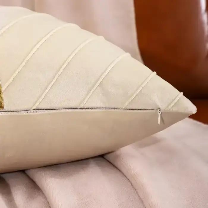 Housses de coussin en velours avec cuir doré