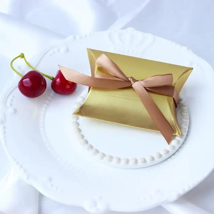 Coffrets cadeaux de bonbons avec oreiller doré