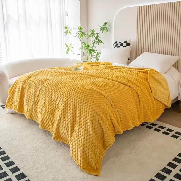 Couverture unie jaune à carreaux