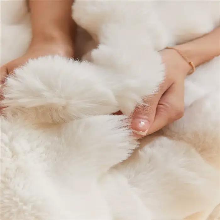 Couverture de Luxe en Fausse Fourrure de Lapin
