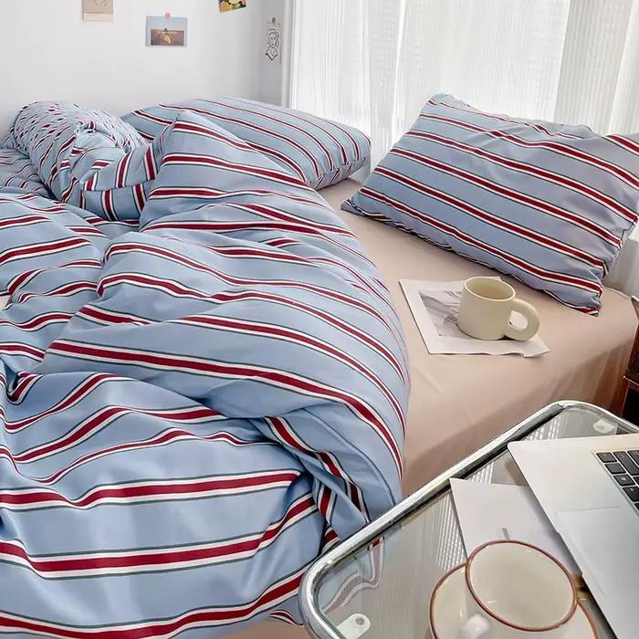 Ensemble de literie quatre pièces en coton lavé, housse simple à rayures rouges et bleues, drap de lit pour le lit