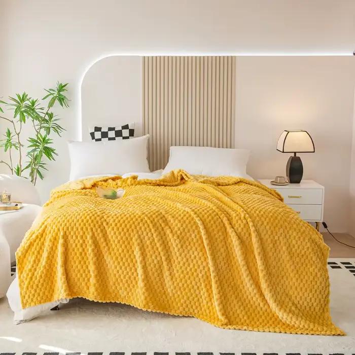 Couverture unie jaune à carreaux