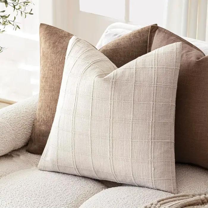 Housses de coussin en lin beige à carreaux