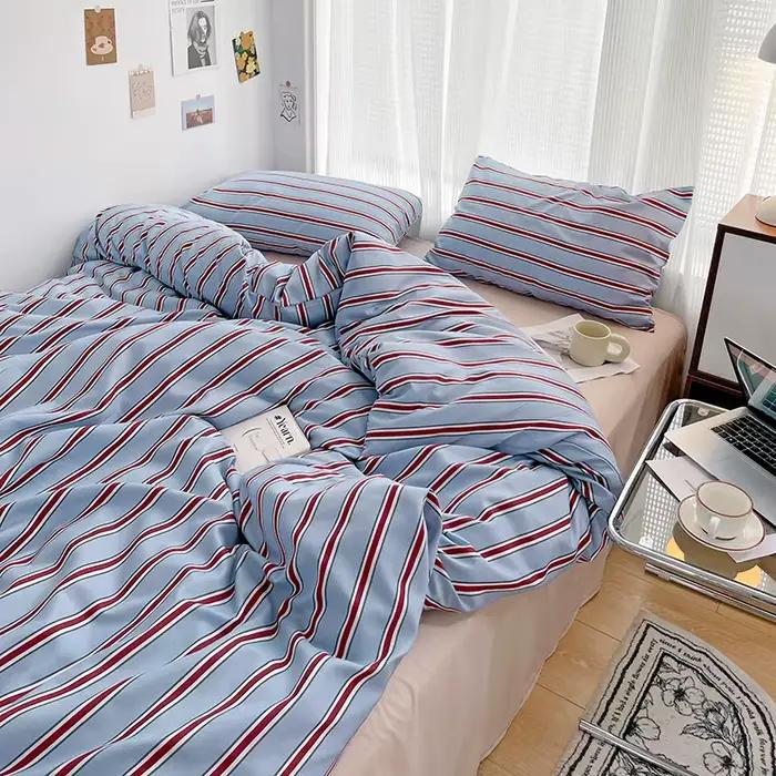 Ensemble de literie quatre pièces en coton lavé, housse simple à rayures rouges et bleues, drap de lit pour le lit
