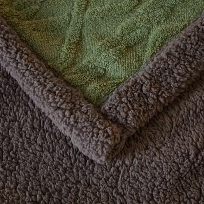 Couverture une pièce de style automne et hiver en flanelle de velours, adaptée à l'emploi comme couverture de lit ou de canapé en toutes saisons