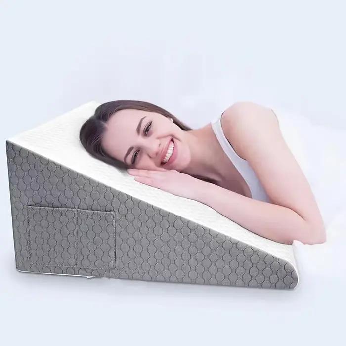 Oreiller en forme de coin pour le sommeil post-opératoire