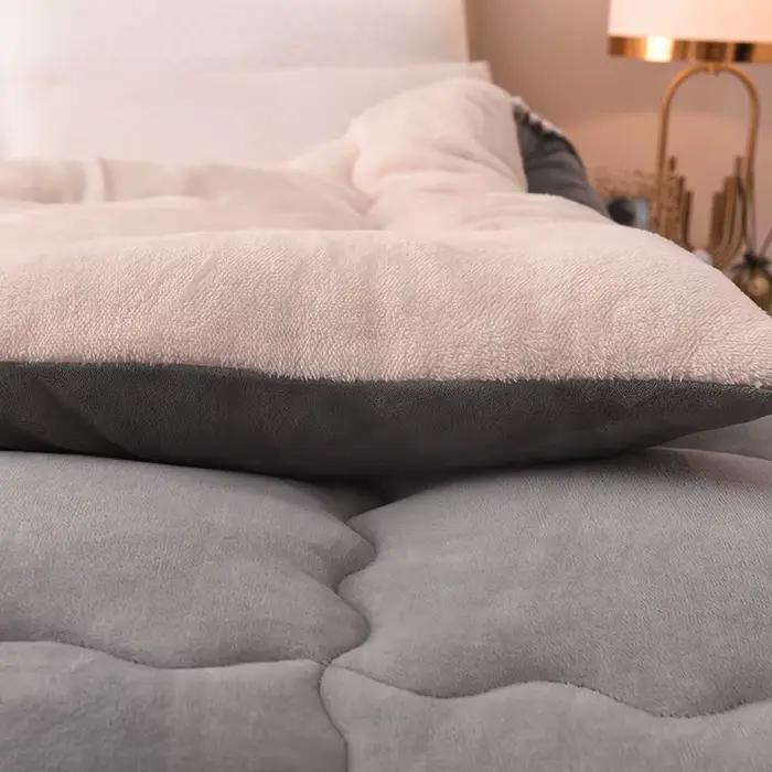 Couette double face en flanelle de laine d'agneau de couleur unie