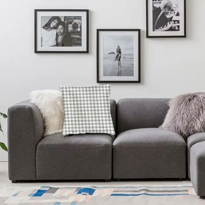 Taie d'oreiller en vichy gris et blanc pour salon