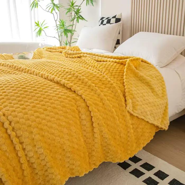 Couverture unie jaune à carreaux