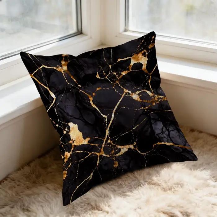 Coussin carré décoratif à motif marbré noir et or pour salon
