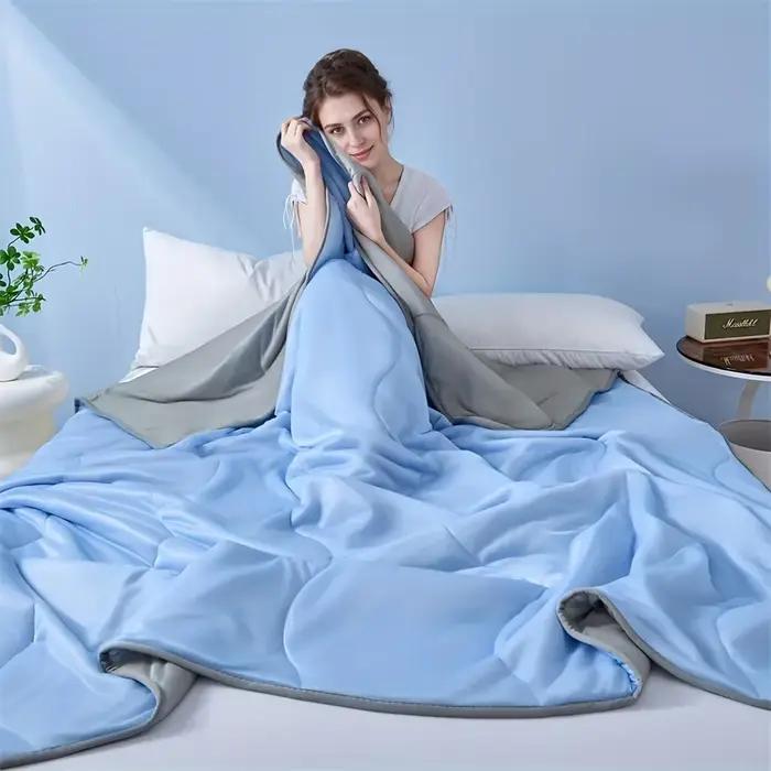 Couverture d'été rafraîchissante ultra douce – Design matelassé bleu clair et gris