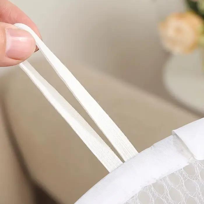 Mir de rangement pour vêtements sales à la maison