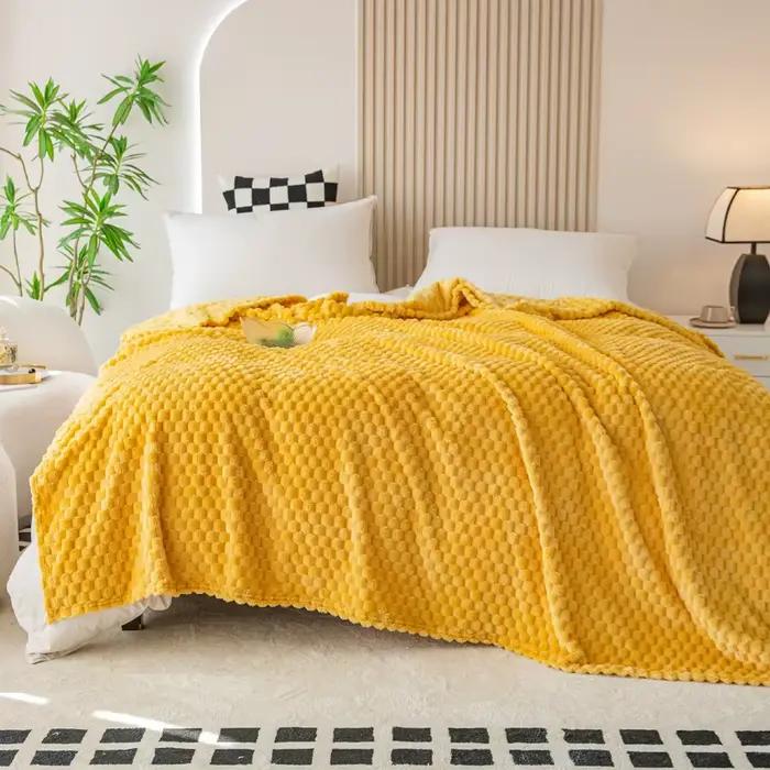 Couverture unie jaune à carreaux