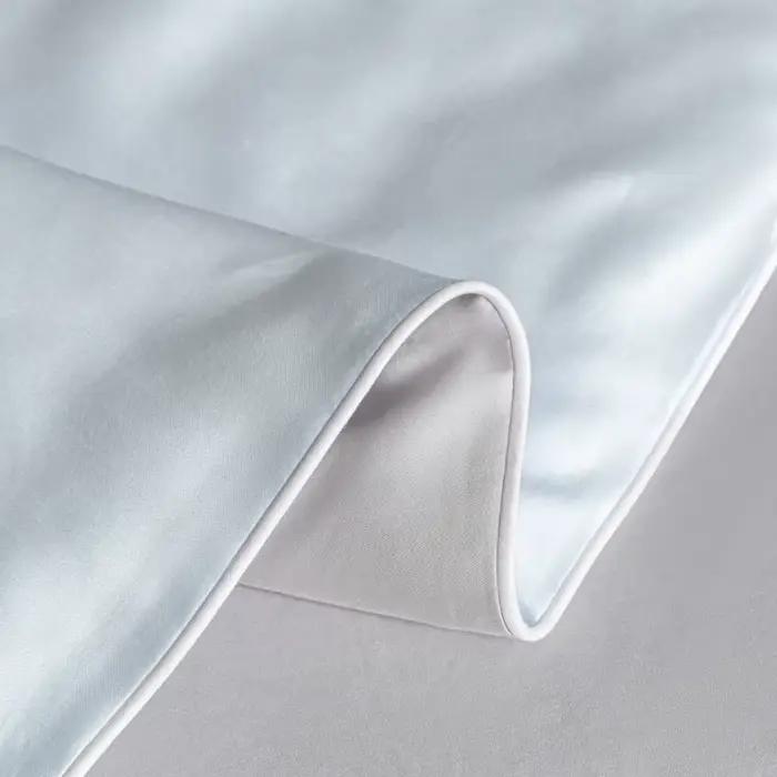 Couette légère et respirante en soie glacée lavée