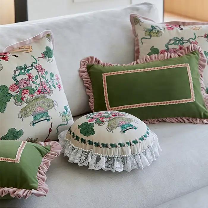 Juste de coussin en dentelle perlée