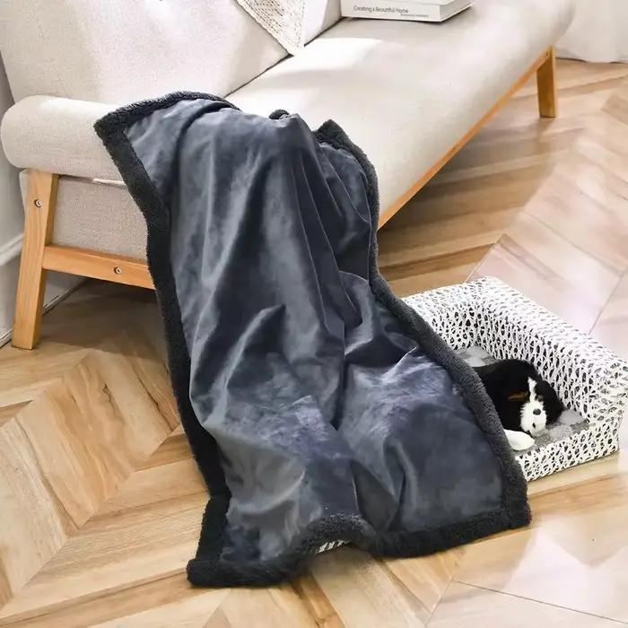 Couverture imperméable pour animaux de compagnie